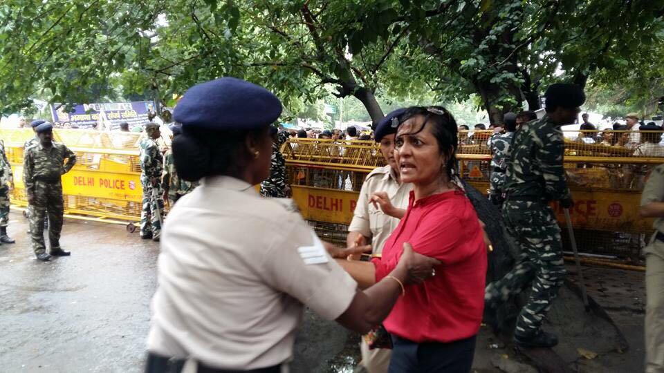 AskAnshulSharma's tweet photo. brave delhi police arresting #jaypeebuyers have guts arrest  manoj gaur @arunjaitley @amanswayamsevak @CMOfficeUP https://t.co/qcwIo7RTd8