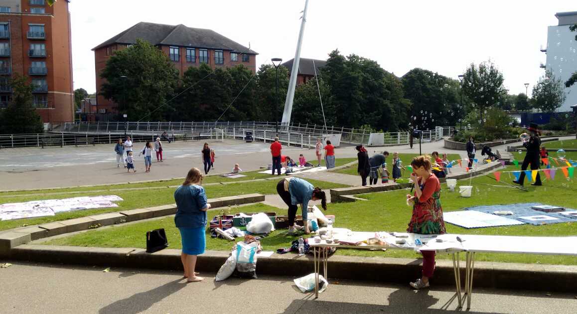 andrewsugars's tweet photo. All set for #figmentderby, sun is out people starting to arrive , what might we draw today #drawingmachine #findinglines .@FIGMENTDerby https://t.co/pLaI3n3kng