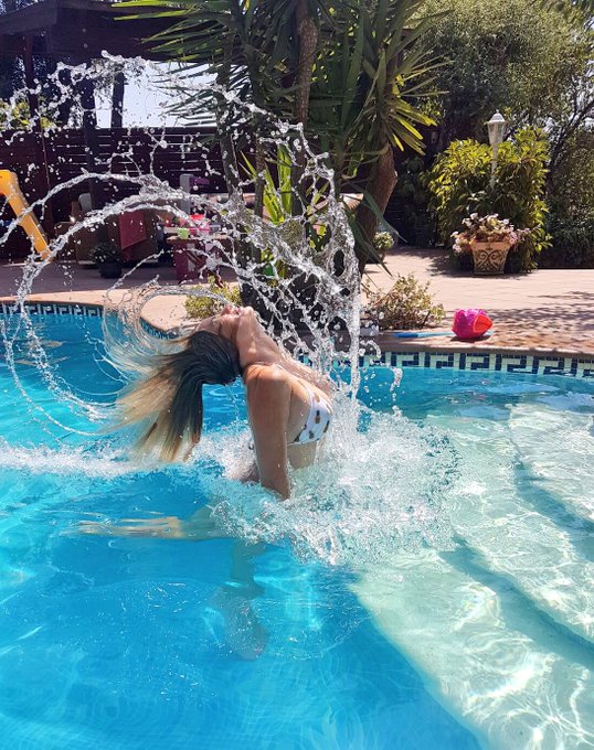 A remojo todo el d&iacute;a 💙 https://t.co/a60nHdMt43