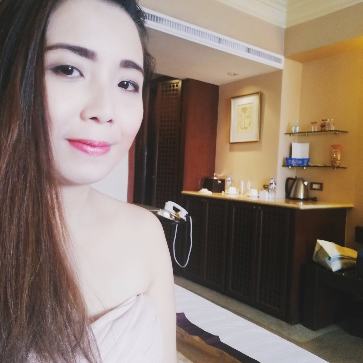 flymskix's tweet photo. Selfie before going to a Debut. https://t.co/QlVwI2yCy5