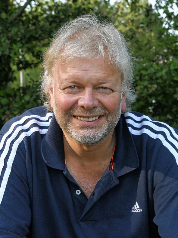 Columnist Harry Hamstra overleden NIJKERK In de nacht van vrijdag op zaterdag is Harry Hamstra, voor lezers van ... twib.in/l/r5AXkpGaK9GE