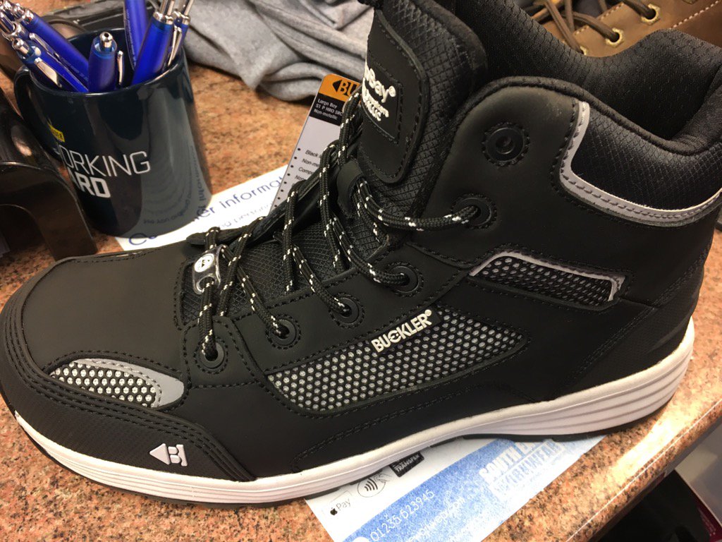 Review coming soon on this top notch <a href="/bucklerboots/">bucklerboots</a> #ESD one of most comfortable #workboots I have ever tried on