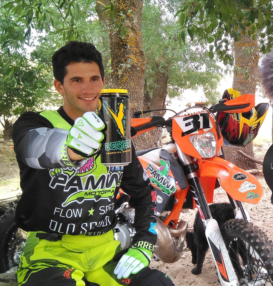 joelalvarez31's tweet photo. @Eneryeti_drink después de un duro entrenamiento #laenergiadelrayo #bebida #energia #objetivo2018 https://t.co/sEe9yTQXRT