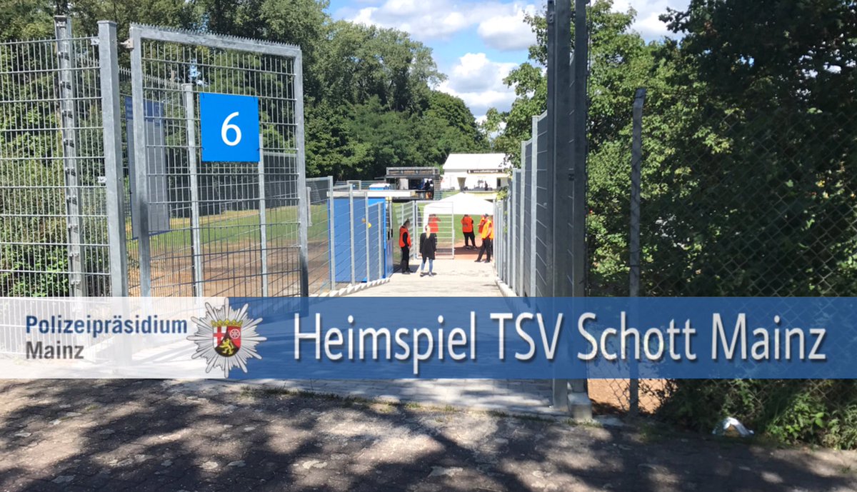 PolizeiMainz's tweet photo. #Heimspiel in der #RegionalligaSW | #Schott gegen #Ulm | Gästeeingang über Tor 6 an der Erzbergerstraße https://t.co/GacEF9YjOc