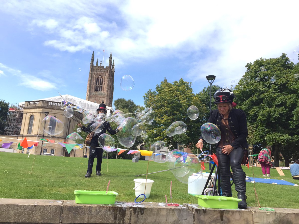 FIGMENTDerby's tweet photo. Bubbles! ⚪️💫#FIGMENTDerby https://t.co/cbNNPvCN2a