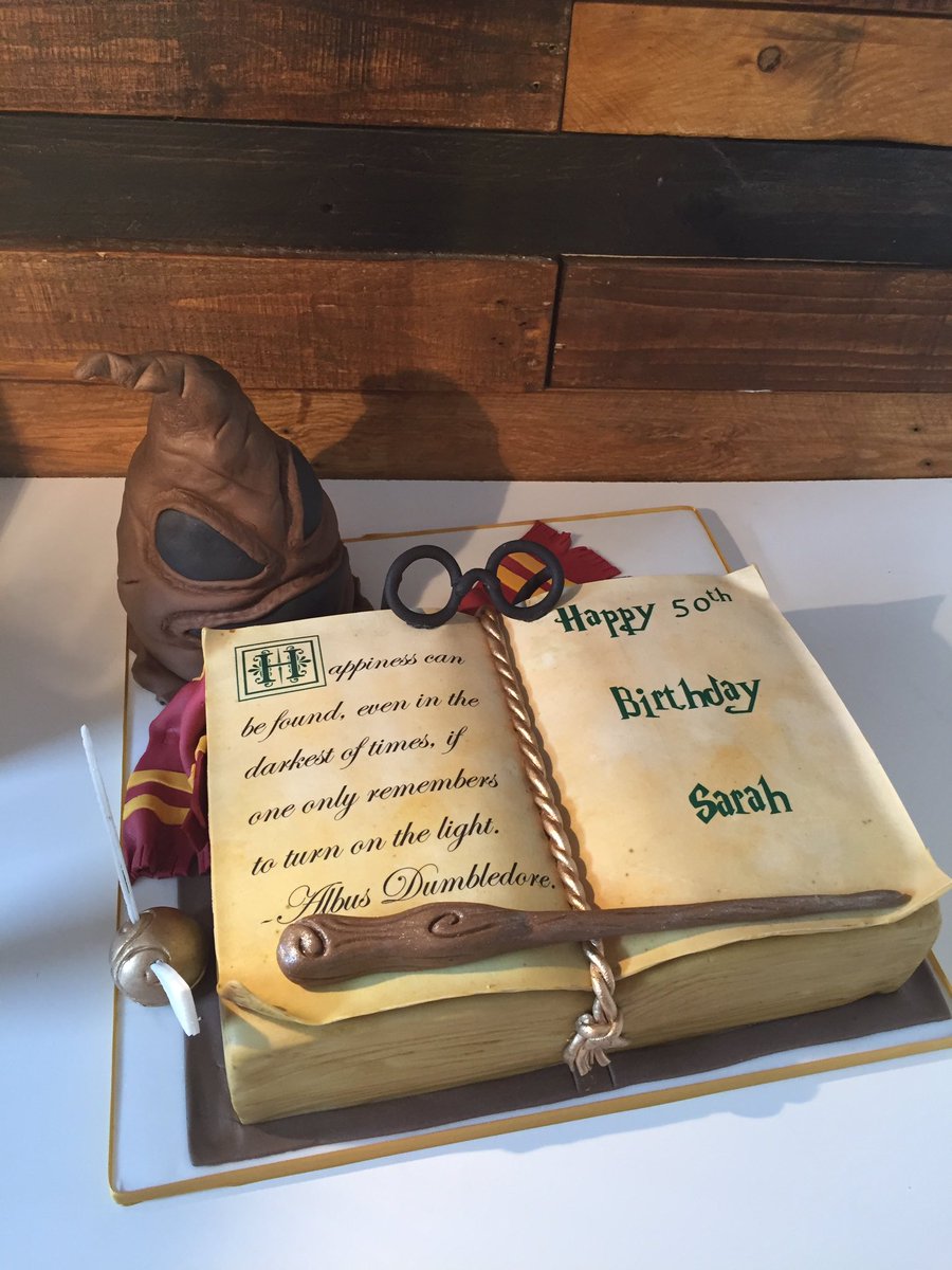 Books Cake | Buy, Order or Send Online for Home Delivery | Winni.in |  Winni.in
