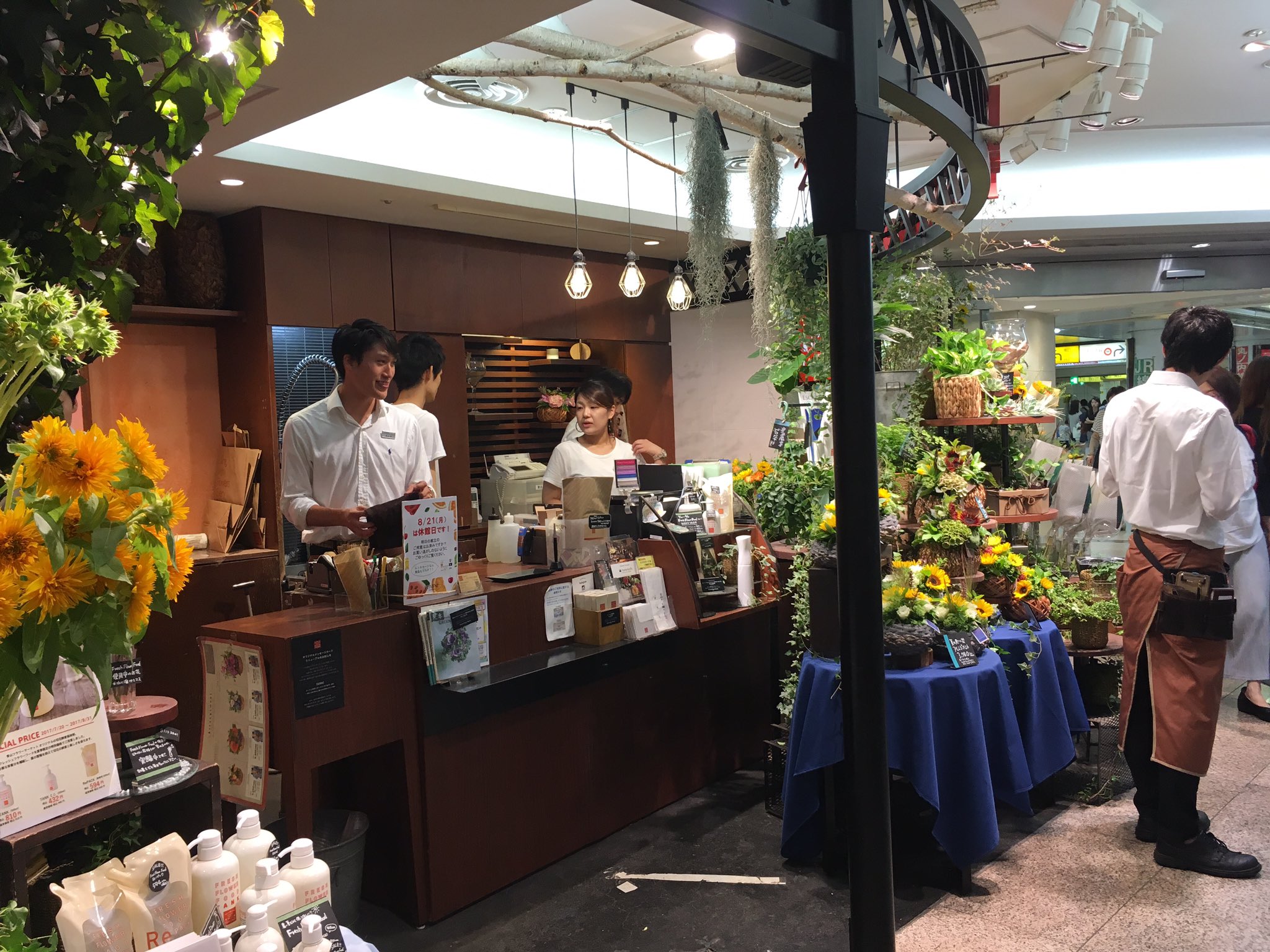 青山フラワーマーケット Twitterren ルミネ荻窪店 男祭り開催中です 青山フラワーマーケット オトナノヒマワリ