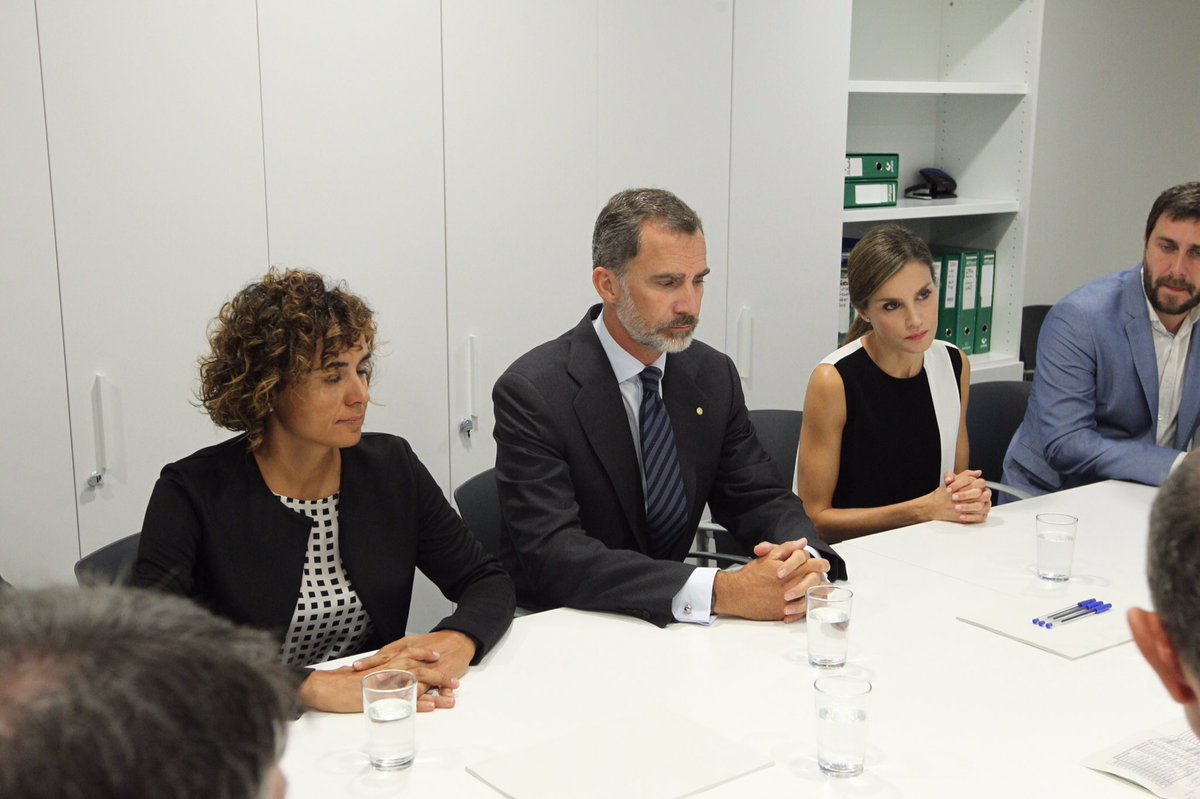 LETIZIA, LA GRAN AUSENTE EN EL HOMENAJE A LAS VÍCTIMAS EN BARCELONA - Página 2 DHlnKZNXUAAzpnO