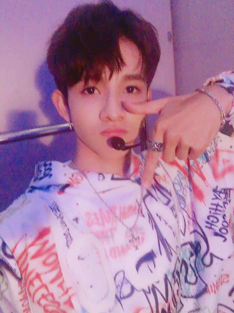 bravepunch_'s tweet photo. #브이앱 을 기다려준 #가넷 현지 사정으로 인해 브이앱 진행은 힘들어졌지만 #홍콩 #출장 온 #무엘오빠 는 오늘도 멋져요!! 홍콩 가넷은 잠시 후에 만나서 좋은 행복한 시간 보내구 한국 가넷은 내일 만나요 #samuel #sixteen #사무엘 ❤️ https://t.co/H0uJkM4AIl