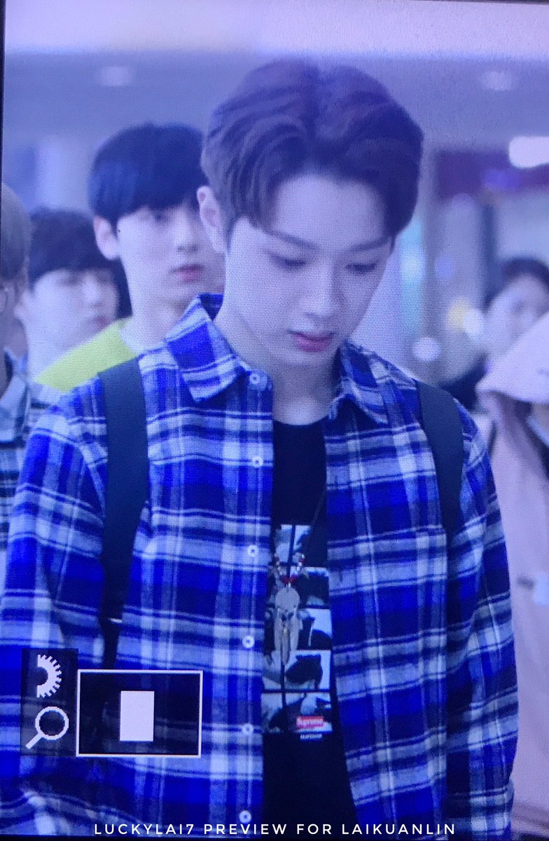 luckylai7's tweet photo. 170819 인천출국 #라이관린 https://t.co/6lj1WpPImo