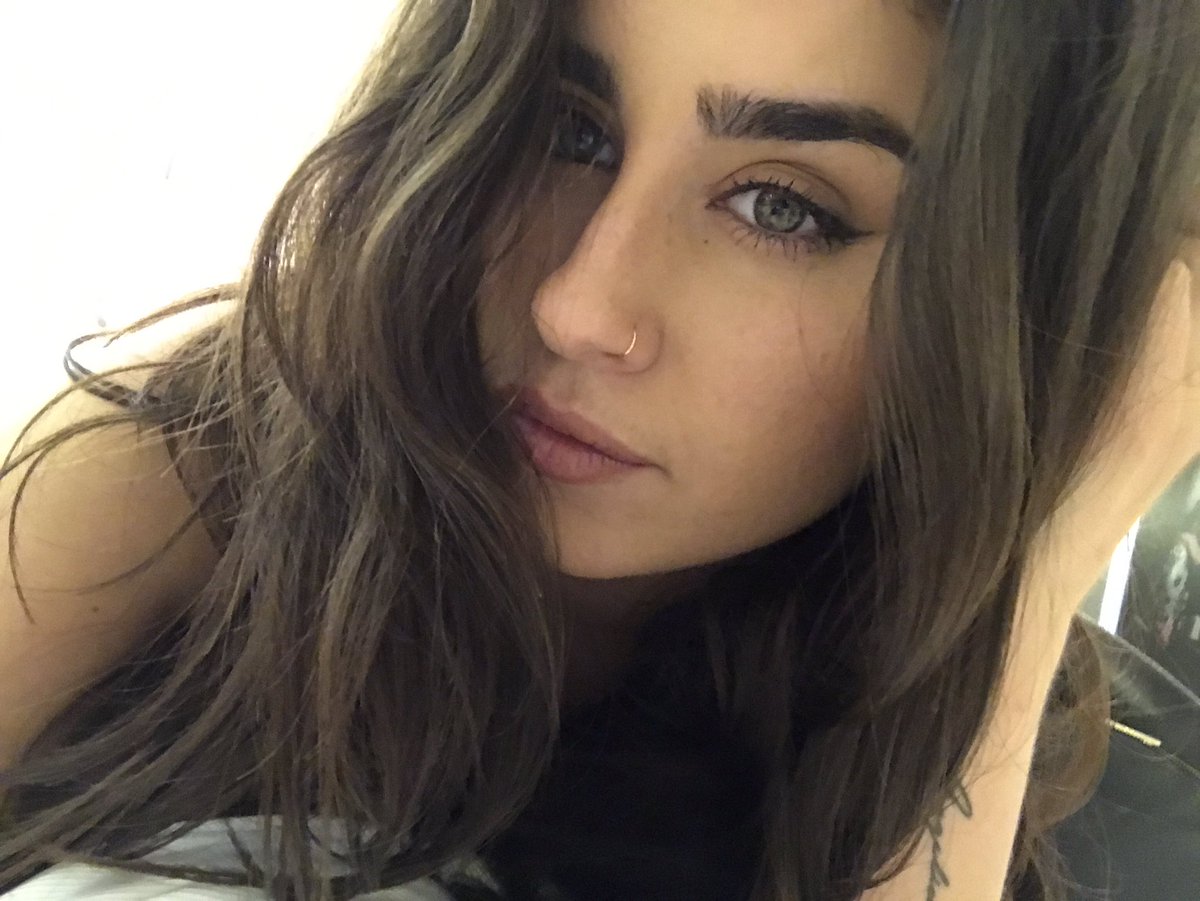 ultravioljnce's tweet photo. keindahan.🥀 https://t.co/cU0ACjp8dn