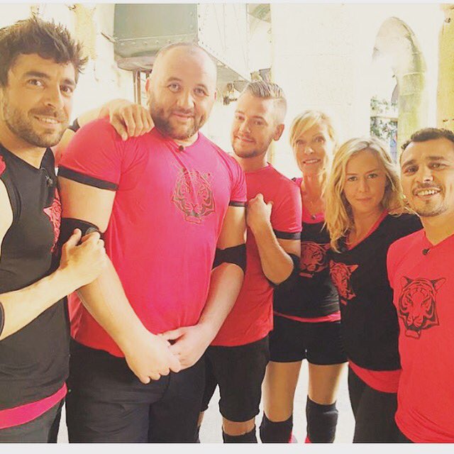 EnoraMofficiel's tweet photo. Coucou les amis ce soir fierté D être Àvec cette formidable équipe ds @FortBoyardNet !Ôn A tant ri Et moi beaucoup crie 😂😂bisous én cascade https://t.co/NJEsQdzh54