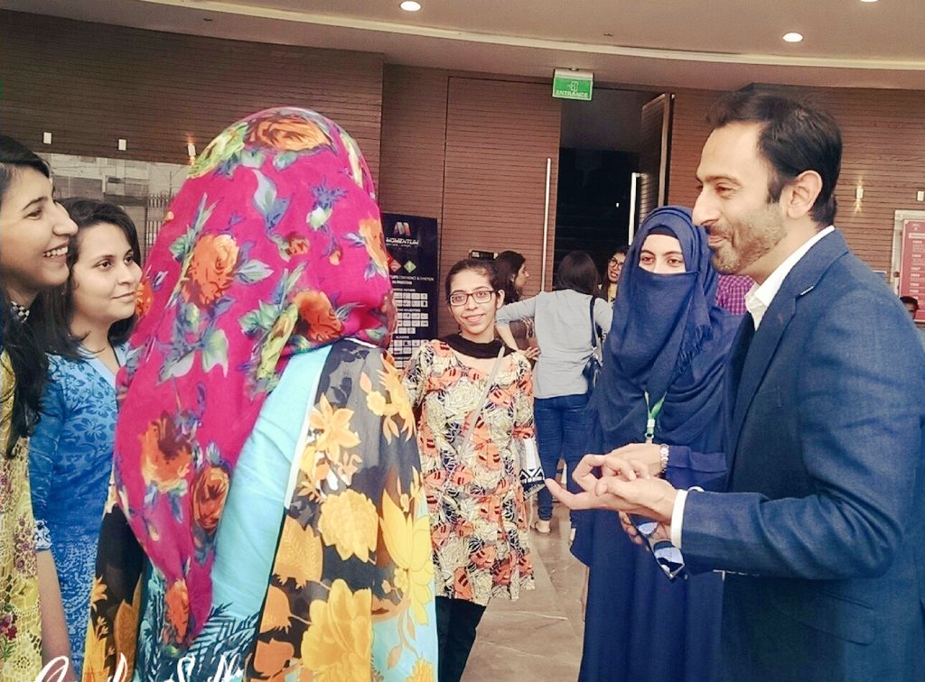 AnumShakeel1's tweet photo. @JiqbalPK MD @CareemPAK in discussion with bright women startup team #SheLovesTechPk organized by @CIRCLE2020 supported by @MomentumTechCon https://t.co/JOHnOhj5DG