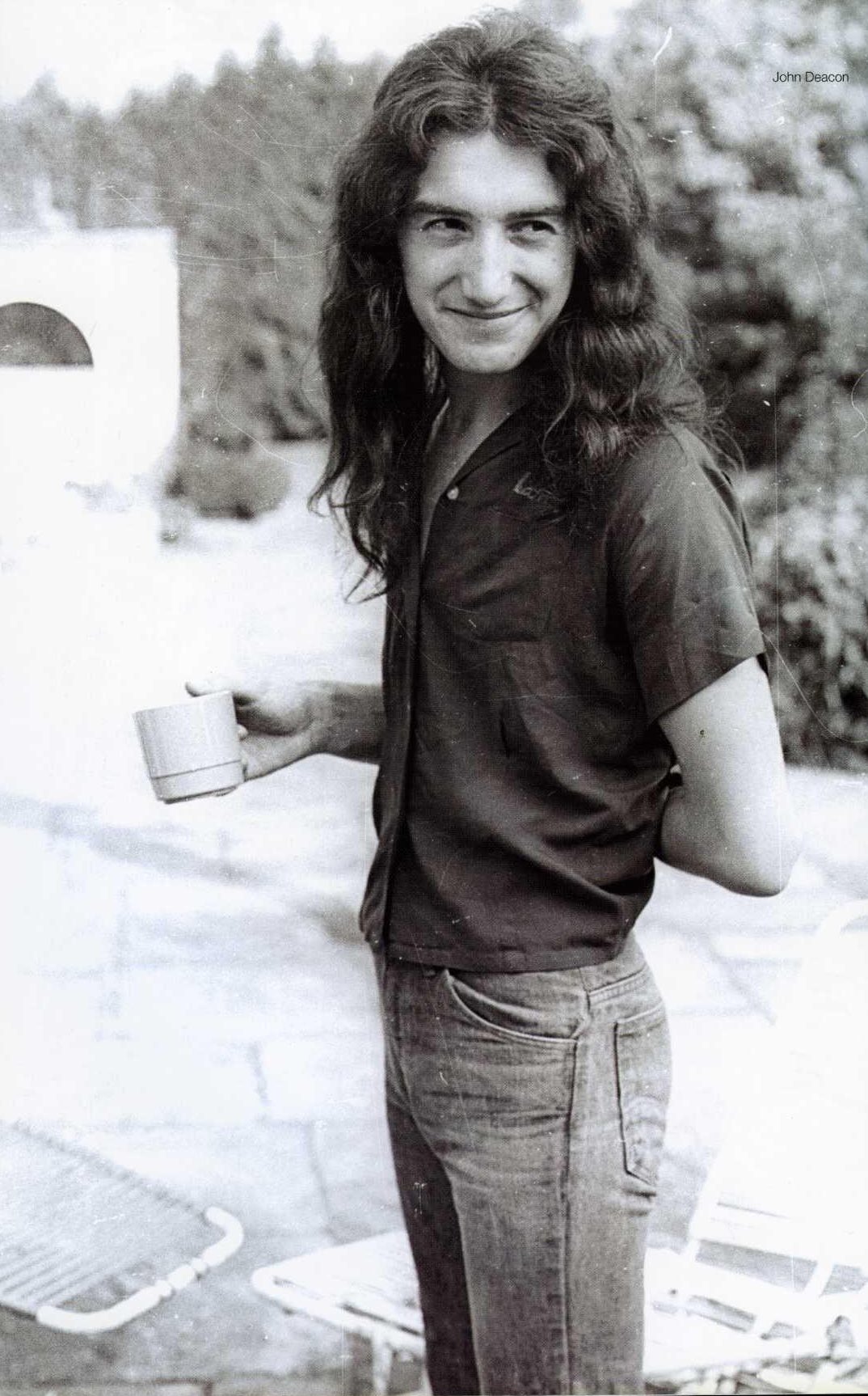 Happy birthday to John Deacon. Underrated bassist, classy songwriter. Most importantly... his integrity is intact. 