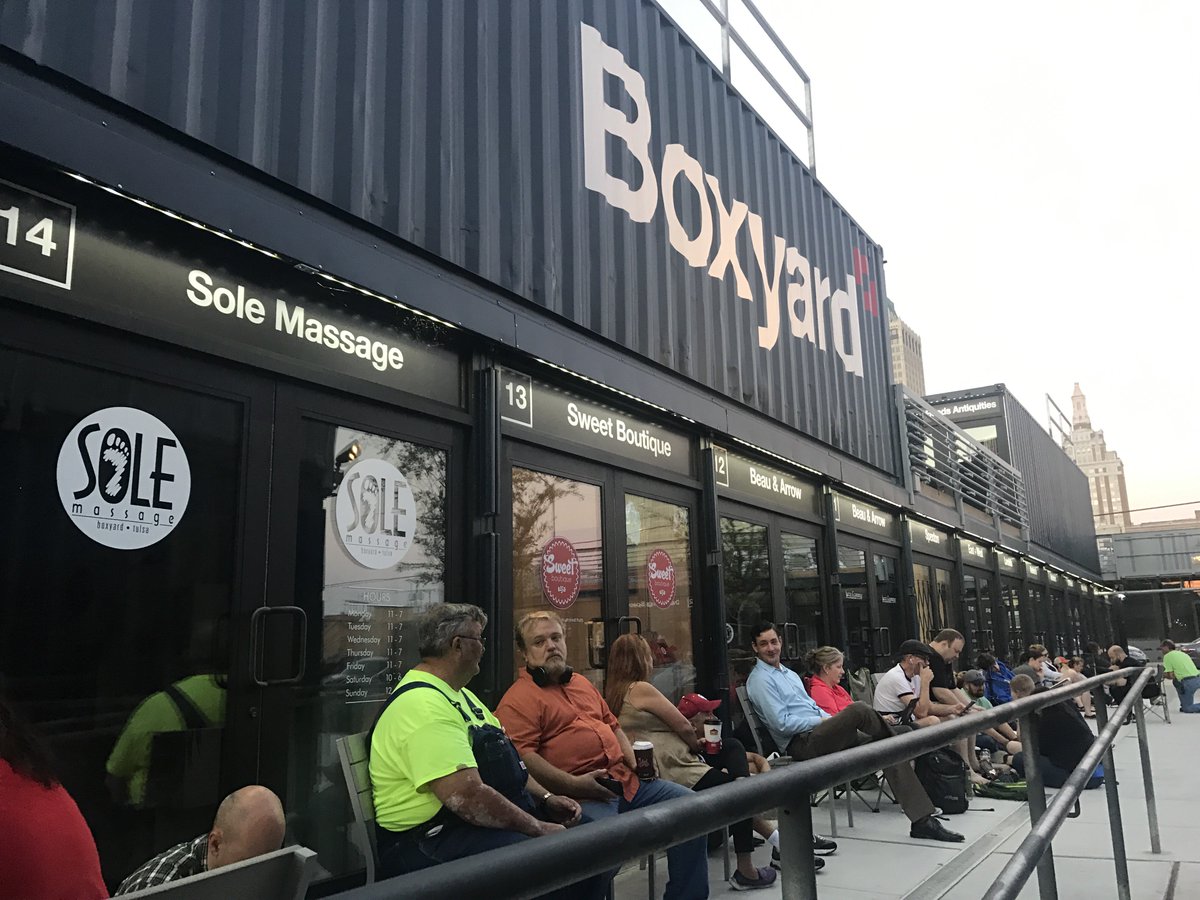 mmcclellanwx's tweet image. .@fox23jennyyoung is at @TulsaBoxyard this AM where STEM Cell Science Shop is selling 3000 glasses. The first person showed up at 4AM!