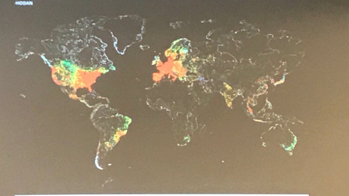 MariTuokko's tweet photo. .@MikaAaltola'n kuva internetiin kytketyistä tietokoneista maailmassa. Keskittyminen ilmeistä #dataliikenne #linnaseminaari https://t.co/39Y1DjF7sj