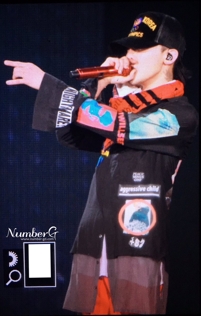 Number_GGG's tweet photo. YOU! 
YOU! 
YOU! 
YOU!
❤️

170819 ACT III, M.O.T.T.E 
in FUKUOKA 🇯🇵

#GDRAGON #지드래곤 
#권지용 #KwonJiYong
#NumberG https://t.co/PR59ihtRc0