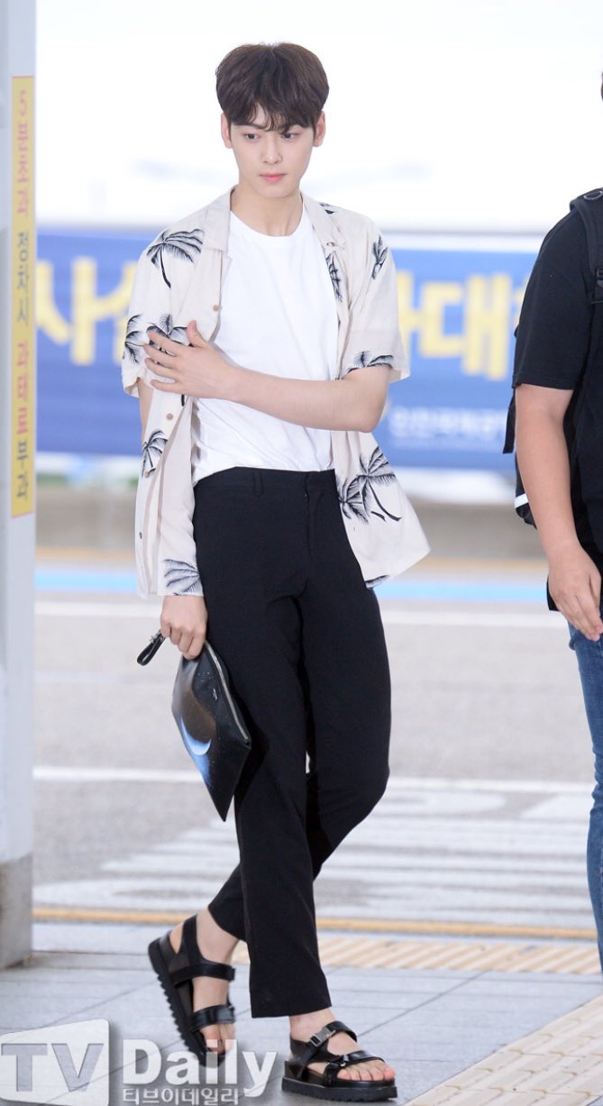 shorts Airport Fashion  ASTRO Cha Eun-woo 