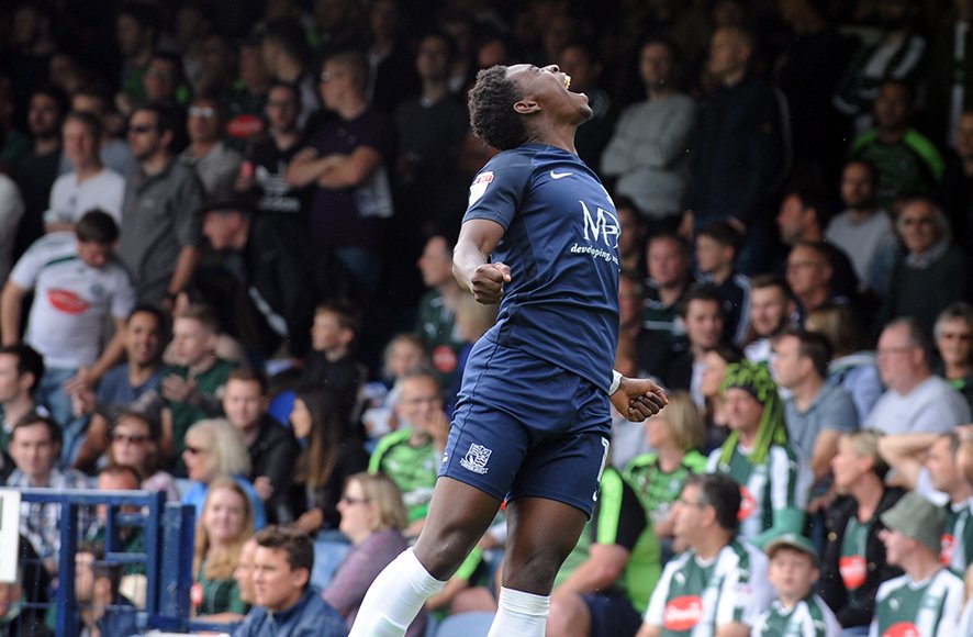 echosnapper's tweet photo. IN PICTURES. @SUFCRootsHall 1-1 draw against @Only1Argyle at Roots Hall today. @CJPhillips1982 @Essex_Echo 
https://t.co/OoBz7y9T1w https://t.co/QxZW8vW5SB
