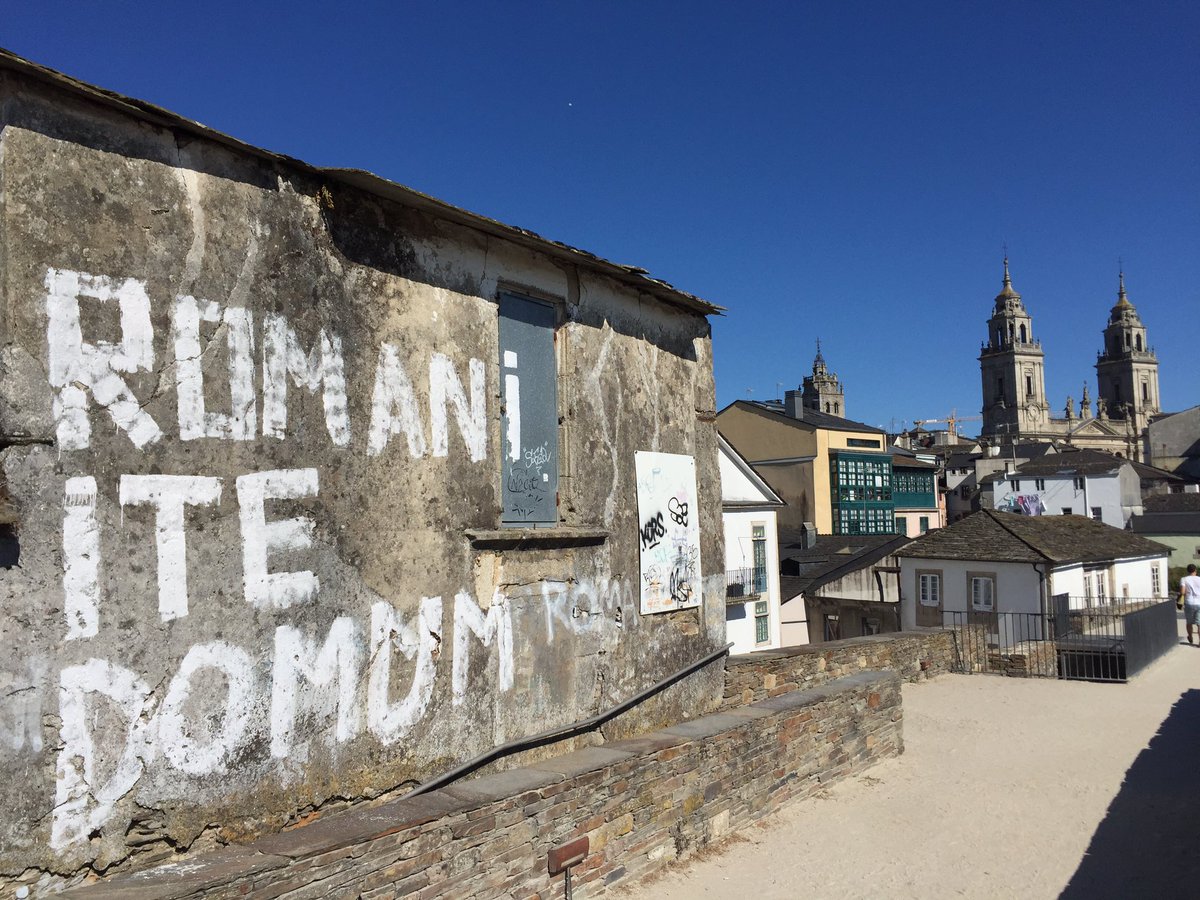 SYEntropy's tweet photo. Neulich, an der alten römischen Stadtmauer von Lugo... https://t.co/77qqnDPoyL