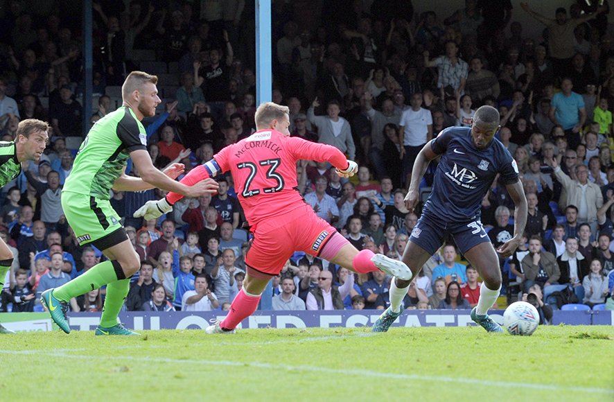 echosnapper's tweet photo. IN PICTURES. @SUFCRootsHall 1-1 draw against @Only1Argyle at Roots Hall today. @CJPhillips1982 @Essex_Echo 
https://t.co/OoBz7y9T1w https://t.co/QxZW8vW5SB