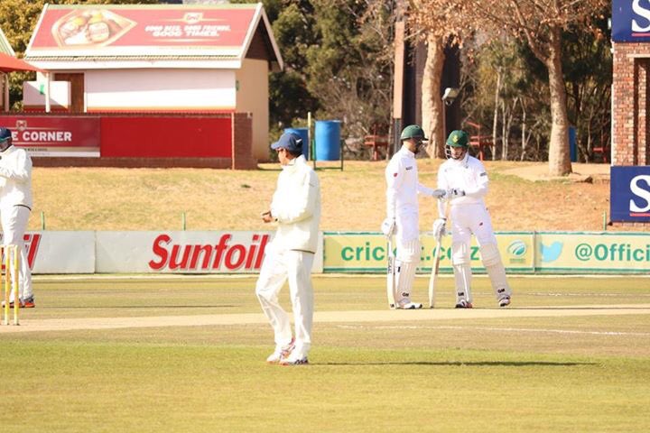 NWCricket01's tweet photo. DAY 1: SA "A vs India "A".
SA "A" 258/5 after 91 overs.
Cook 98 (205 balls)
Markram 74 (145 balls)
Ramela 39* (104 balls) https://t.co/e6Wda4tSUc