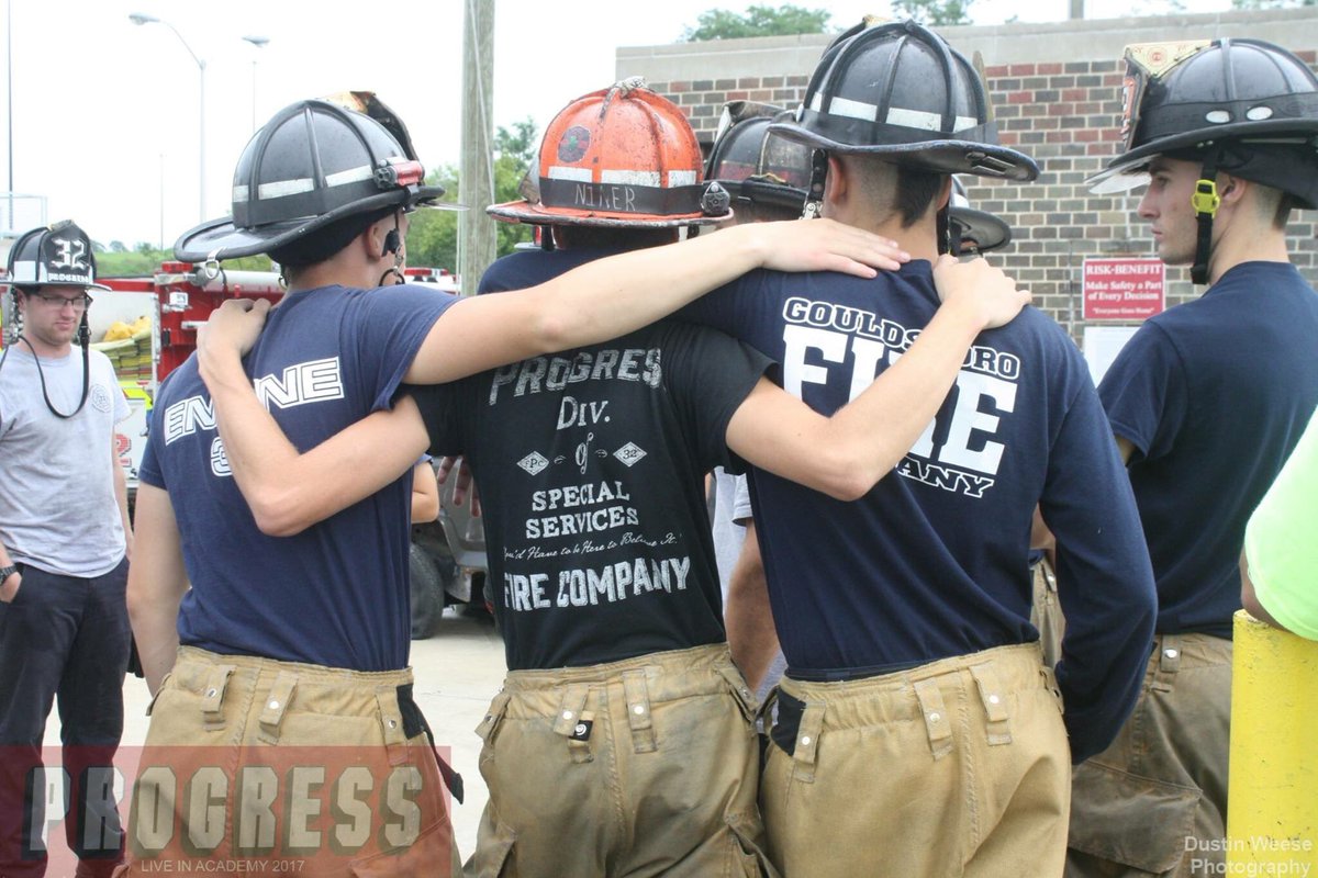 ProgressFire32's tweet image. Non-staged photos captured like this reinforce that the brotherhood is alive and strong #LIA17 #Progressfire