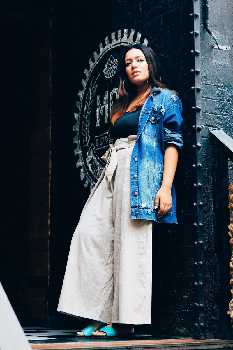 pratibhabhadaur's tweet image. So much coming on the blog soon 💻
Stay tuned guys.
#labelsandlove 
#paperbagwaist #cullotes #denim #oversized #fashion #ootd #linen