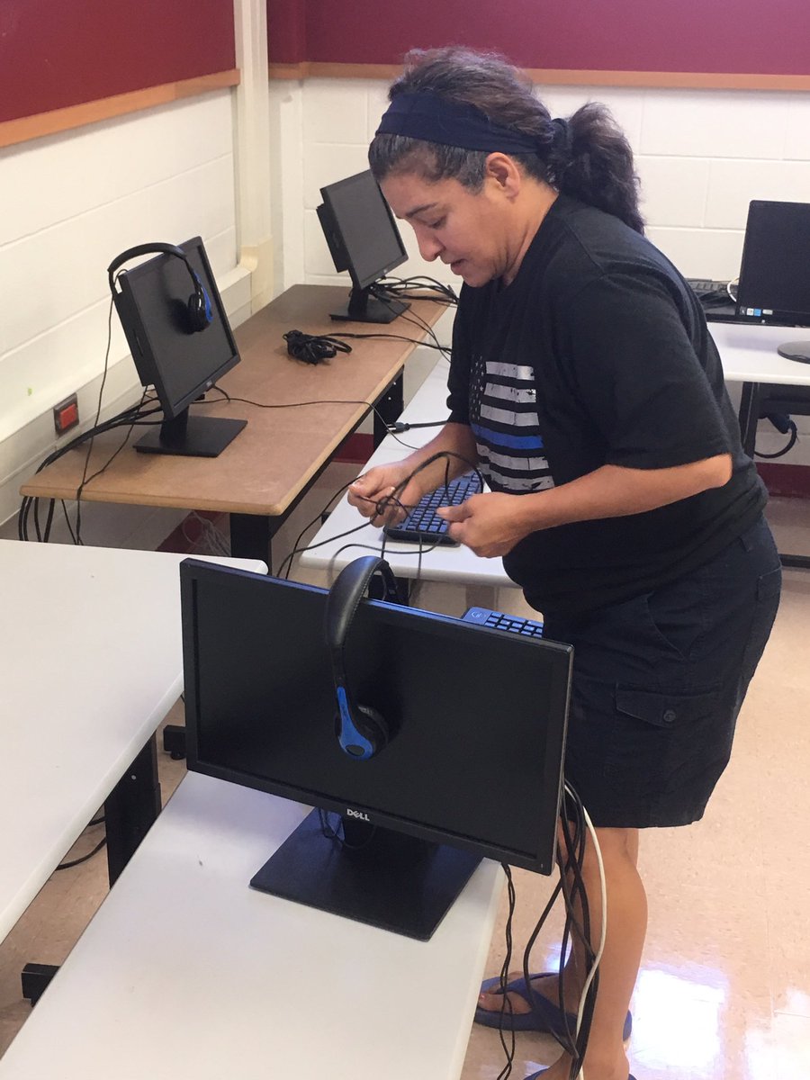 RooseveltDLA's tweet photo. #NumberOnePrincipal https://t.co/O18rTQMxJF