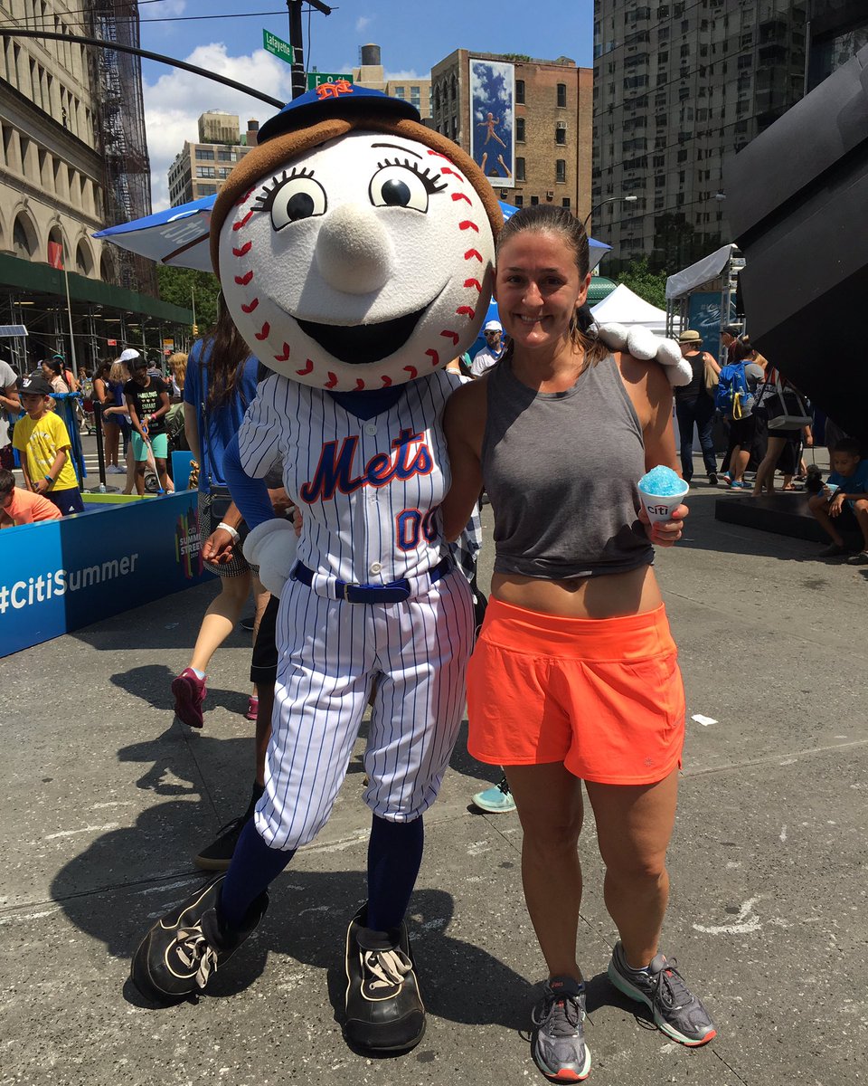 Judith4AU's tweet photo. Crunching on snow cones and chilling with Mrs. Met after my 4 mile run. Best NYC Summer Streets yet!ππ»ββοΈβΎοΈπ§ #CitiSummer #MakeItHere https://t.co/93tMtyuuJa
