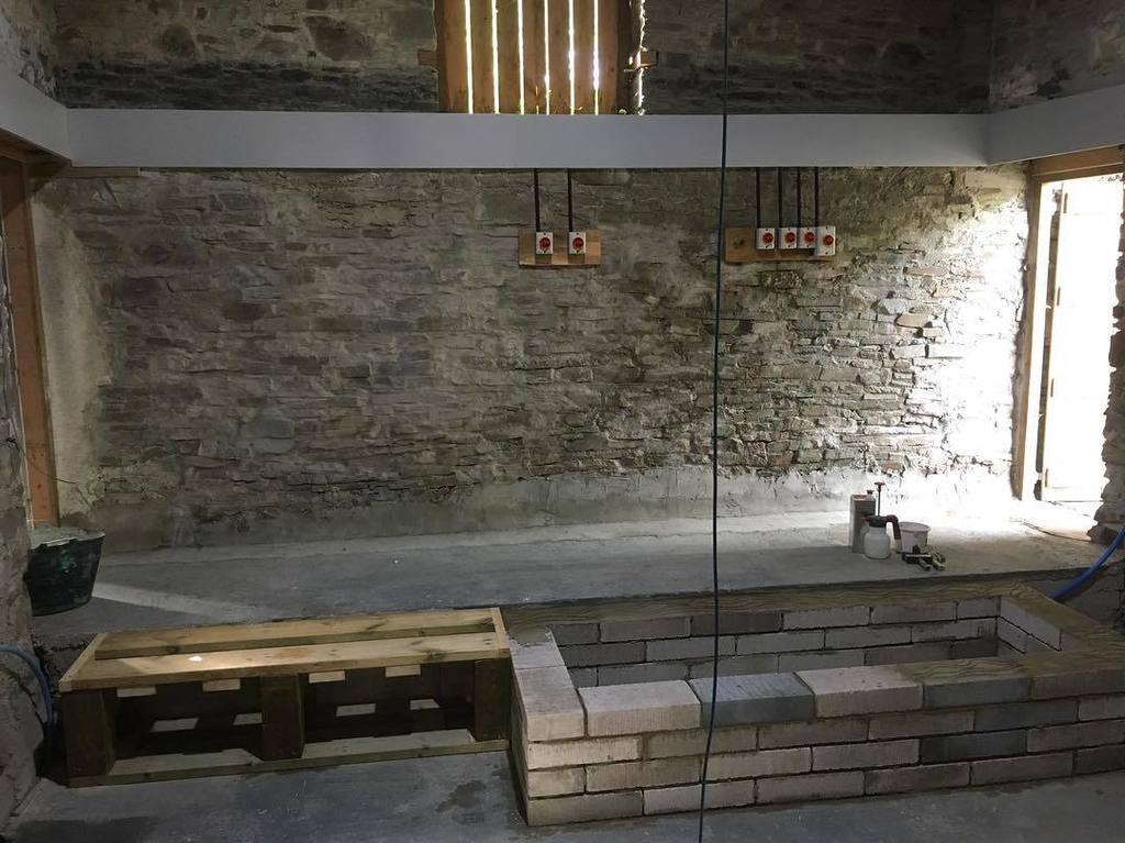 ChefDanCox's tweet image. Brewery space is starting to take shape, 1st attempt at block work for my drain tank went well! #makeitnice #doity… ift.tt/2xdXE5B