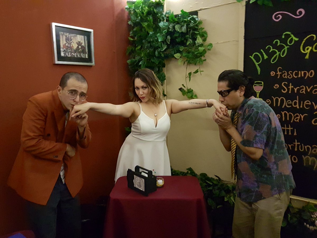 MicroTeatroMex's tweet photo. Grandes momentos se viven en nuestra semana de estreno #noesfacil @PecadorPorno @15SgsMX @DiaParaVolarMT https://t.co/ZyVtDm07lt