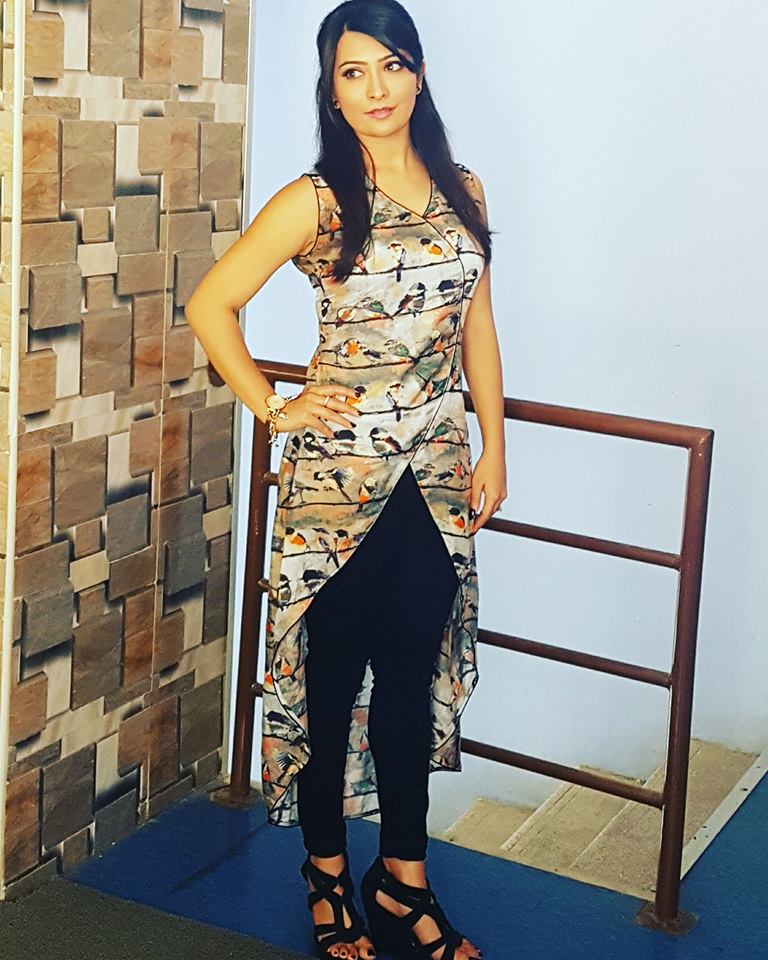 Indo western.. kurti with a cape 😃
Styling: Saniya