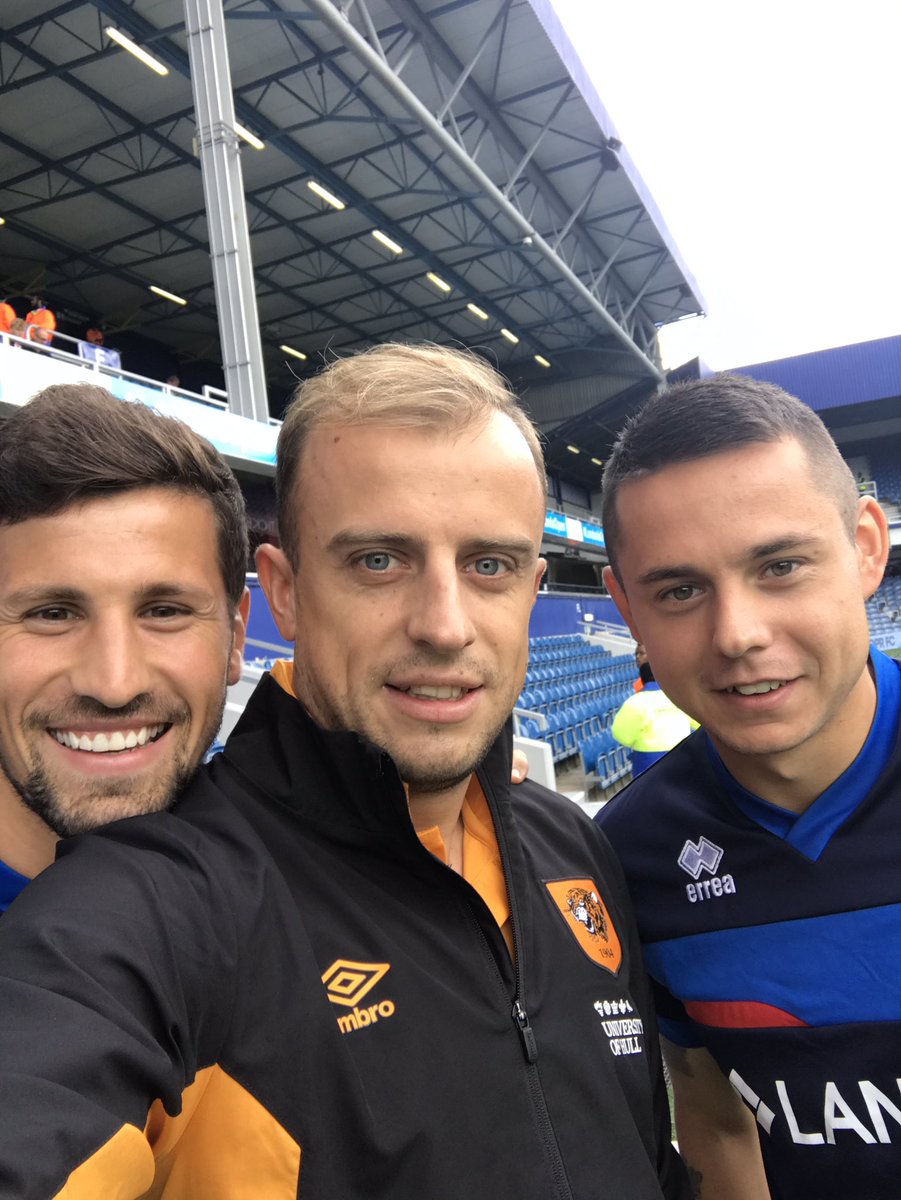 GrosickiKamil's tweet photo. Dziś walka na boisku Polsko- Polska 😁⚽️ @QPRFC - @HullCity ✅ @arielborys16 #wszołek https://t.co/3O3noBivwz