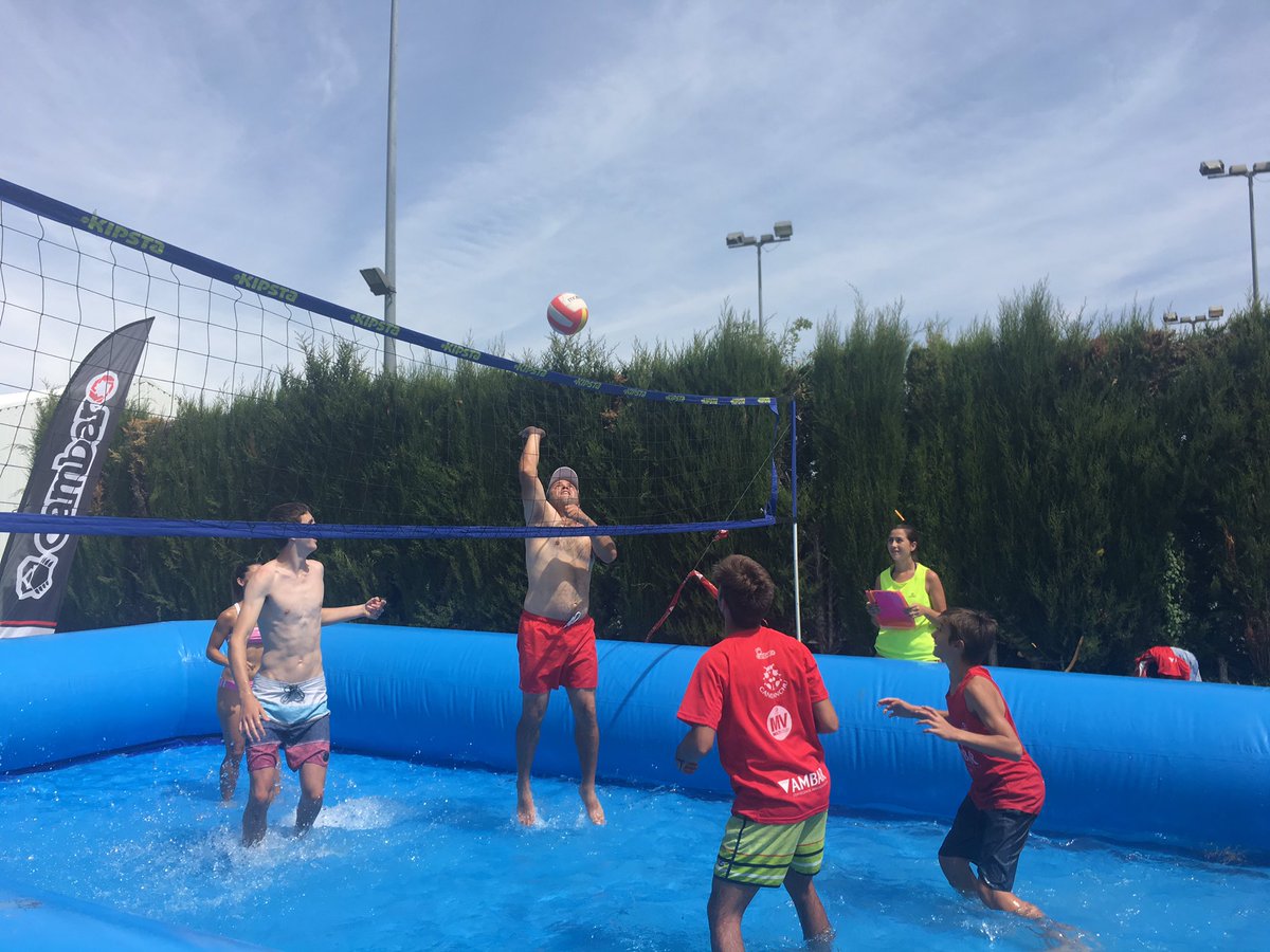 MultiVoley's tweet photo. Seguimos en el IV Open @PyreneSport en #Jaca. Gran dia de @watervoley y #PadelVoley en el corazón del Pirineo aragonés. #multivoley2017 https://t.co/RRrmqysVT0