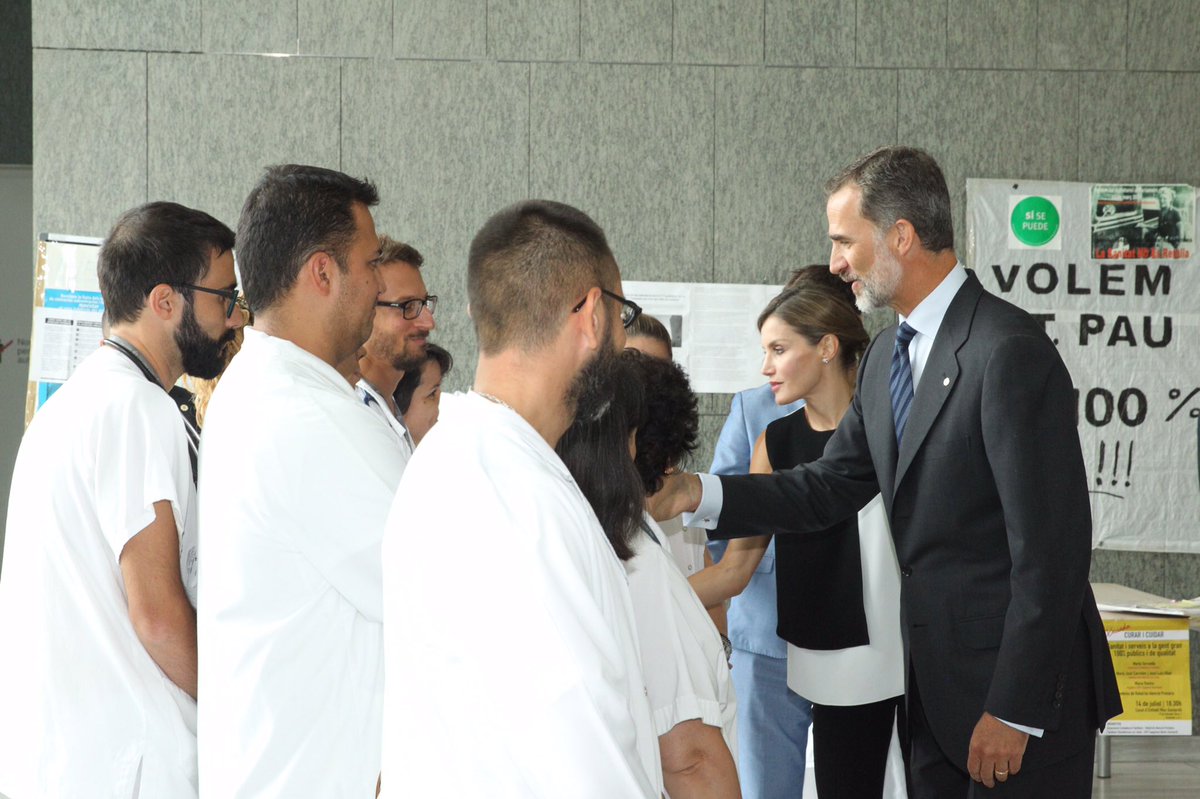 LETIZIA, LA GRAN AUSENTE EN EL HOMENAJE A LAS VÍCTIMAS EN BARCELONA - Página 2 DHmAxrzXkAA1GFf