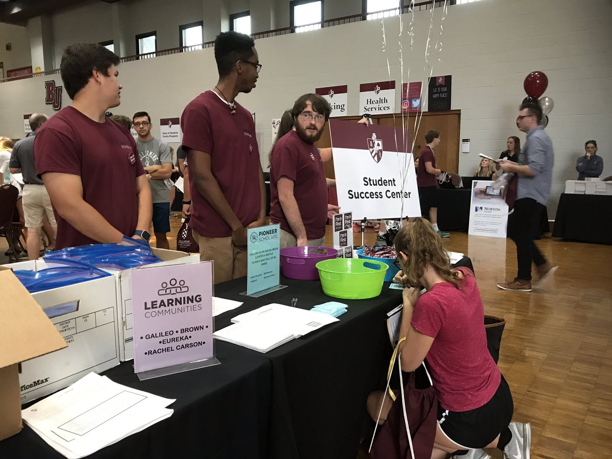 New <a href="/bellarmineU/">Bellarmine University⚔️</a> students sign up for the #FirstBU campaign! Welcome to campus! #bellarminebound #myBUadventure