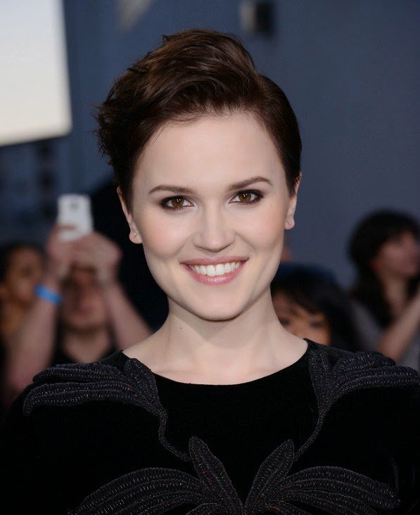 Happy Birthday Veronica Roth 
