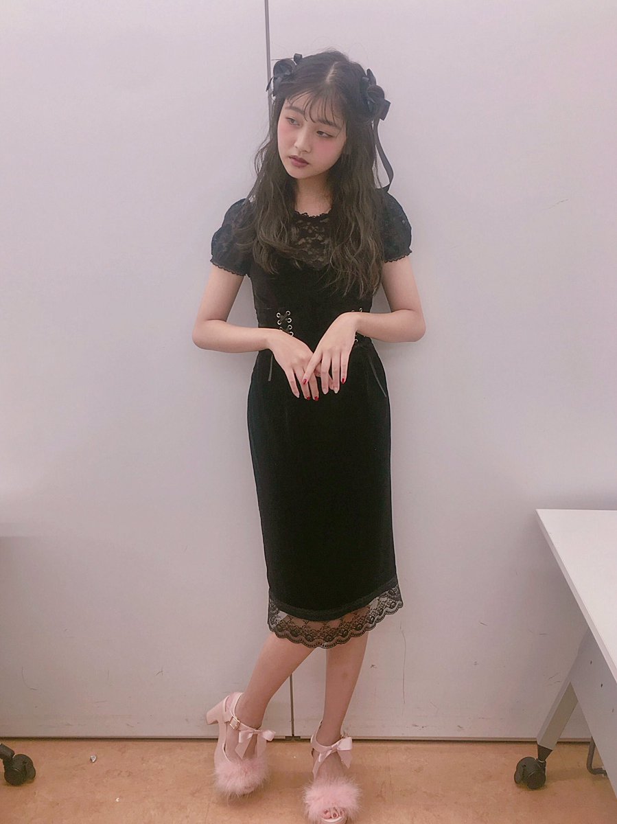 ハニーシナモンhoneycinnamon Su Twitter ファッションショーコーディネート紹介 花音さん着用 レーストップス ベロア のタイトキャミワンピのモノトーンドーリーコーデ 秋の先取りにオススメなベロア素材のキャミワンピです 重くなりがちなブラックコーデも