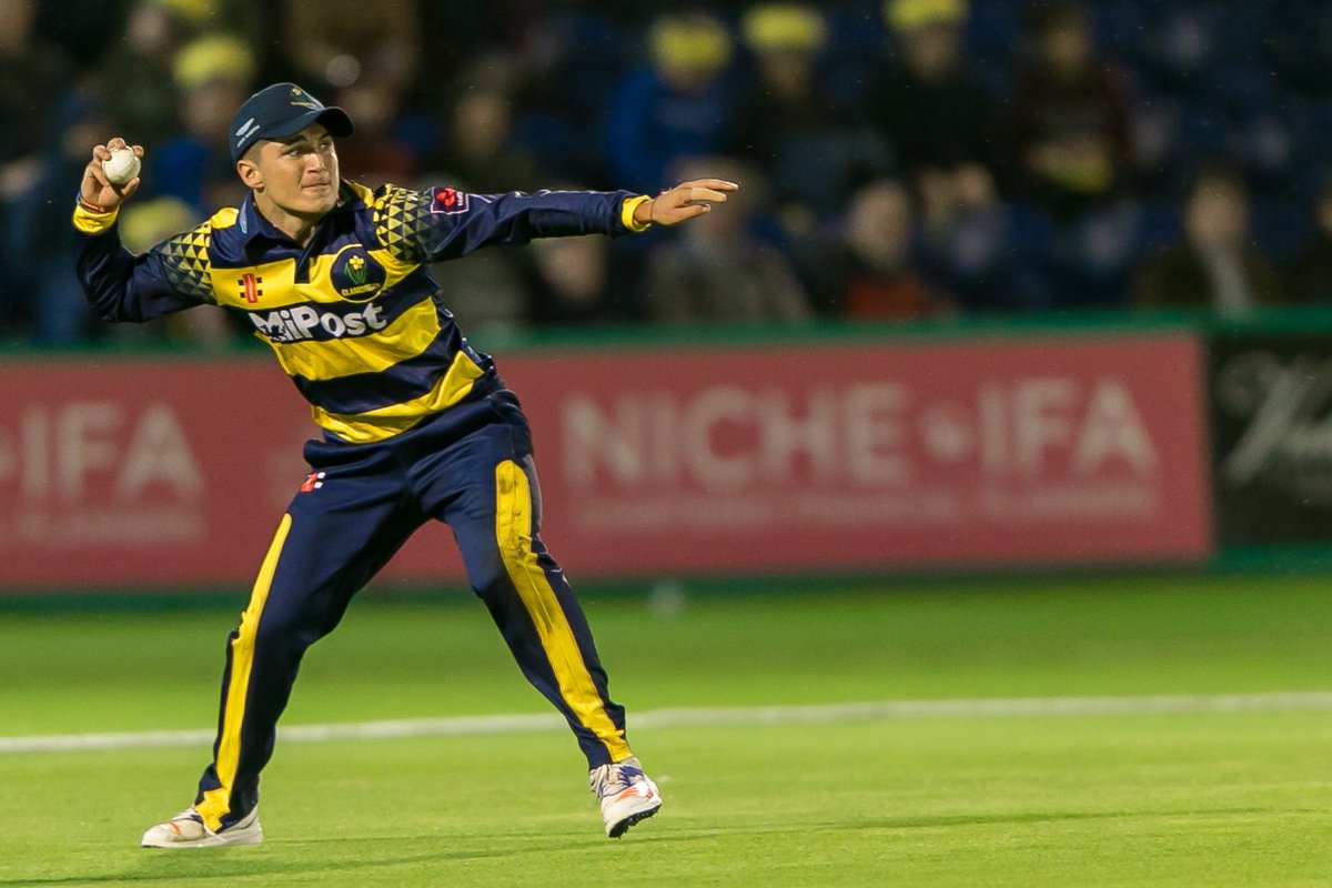 Sameoldsmiths's tweet photo. Thank you @GlamCricket for having me last night. #cricket #photography #sportsPhoto #wales #glamy #Sportsphotography https://t.co/8lSFC5hHTi