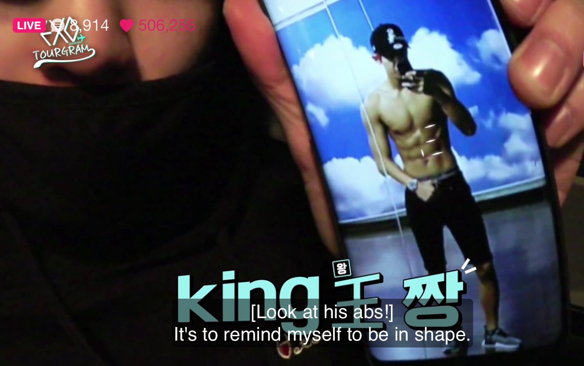 chanyeol has a picture of his abs as his lock screen im screaming 💀