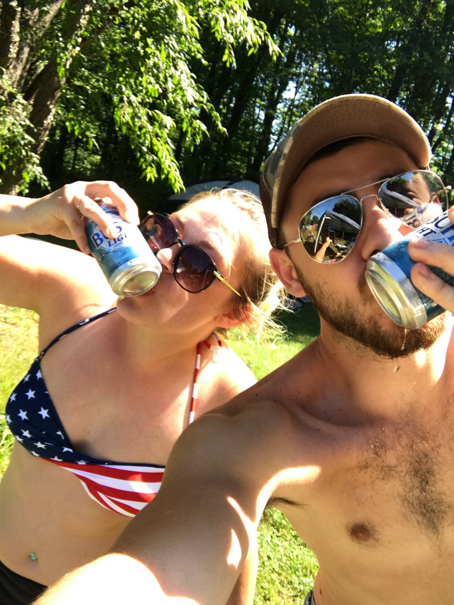 TSpring02's tweet photo. Congrats on your graduation @Melissa_Kovach  Can't wait to celebrate later! #FlashesForever https://t.co/Zsc45p55ZA