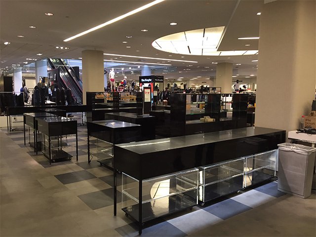 Megavisioninc's tweet photo. The high-end fixtures we created for @Bloomingdales of Beverly Hills combine glass and metal for a great finish: https://t.co/EfHg938SGd https://t.co/0Z0q0ybGaT