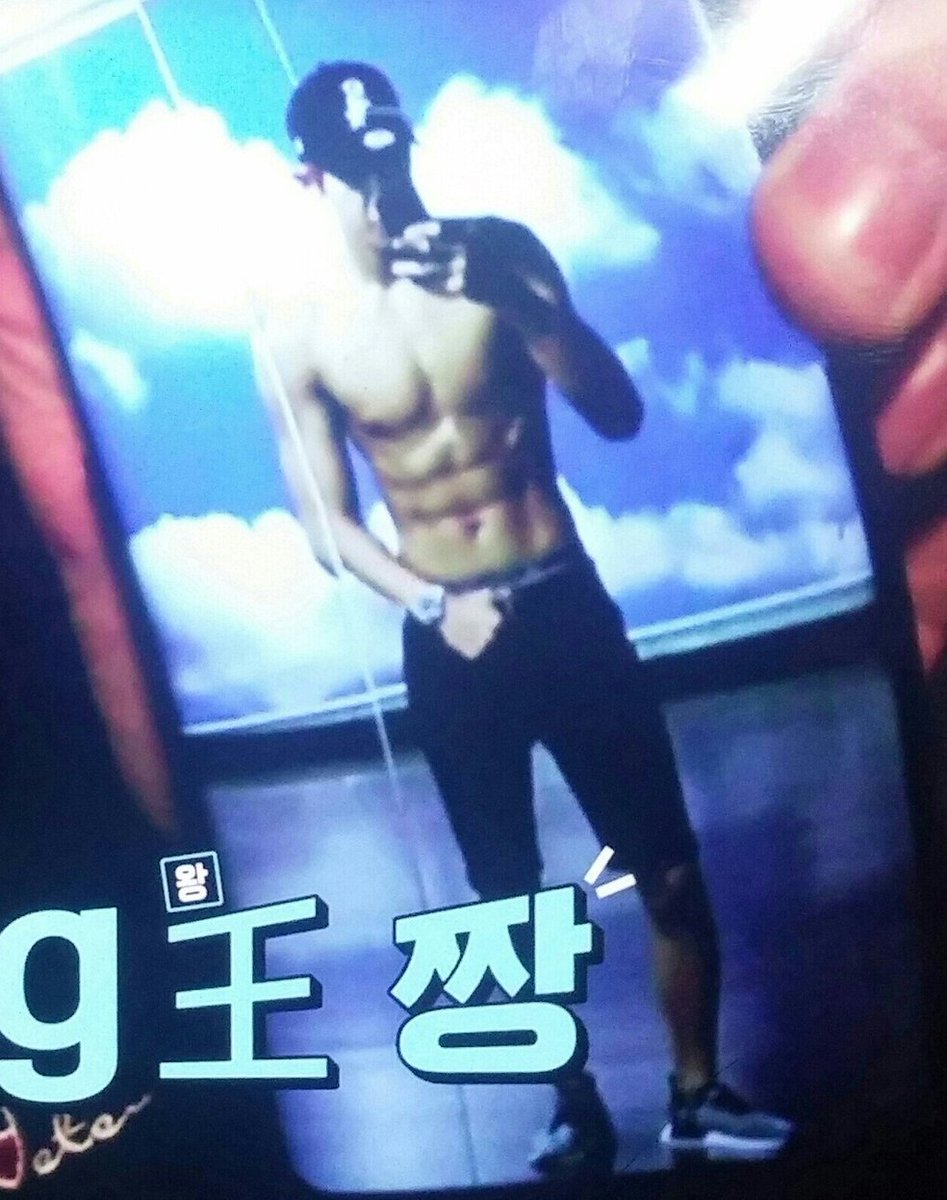CHANYEOL'S ABS ARE THE MOST BEAUTIFUL SET OF ABS I HAD EVER SEEN