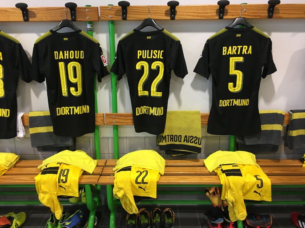 DortmundURU's tweet photo. Once Inicial: Bürki, Zagadou, Bartra, Sahin, Götze, Aubameyang, Philipp, Pulisic, Sokratis, Piszczek, Castro. #wobbvb https://t.co/ImlTqSlvBH
