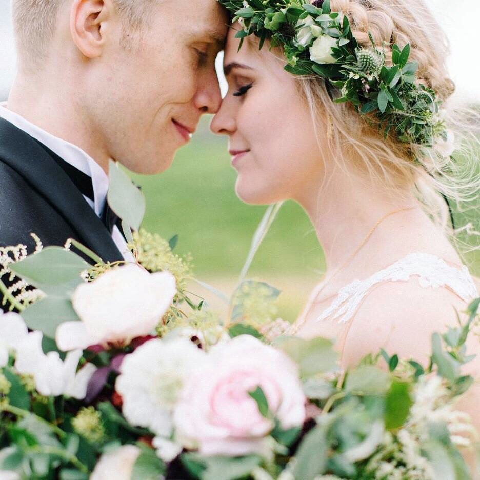 h_hannahun's tweet image. One year ago I got to marry the man of my dreams! What an amazing year it has been ❤️#wedding #anniversary #love #husbandandwife