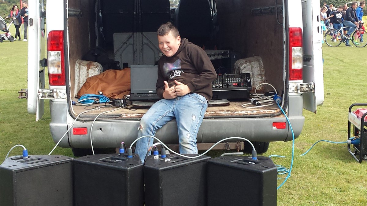 Big thanks to DJ Ben  and Mad Sound &amp; Lighting <a href="/mad_sl/">MAD</a>     for sound system at todays football fun day @BetterPlayUK @FAWTrust <a href="/FAWales/">FA WALES</a>