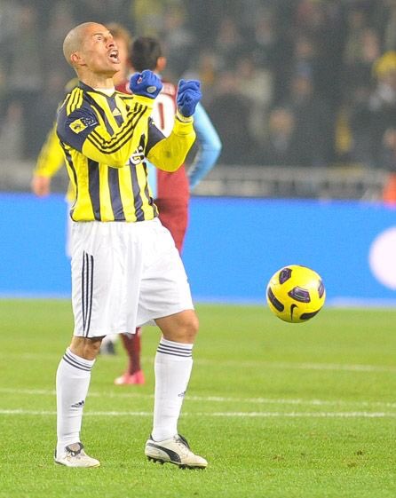 Fener10line's tweet photo. Hasretim ben sana deli gibi hasretim https://t.co/pb7MlulAD9