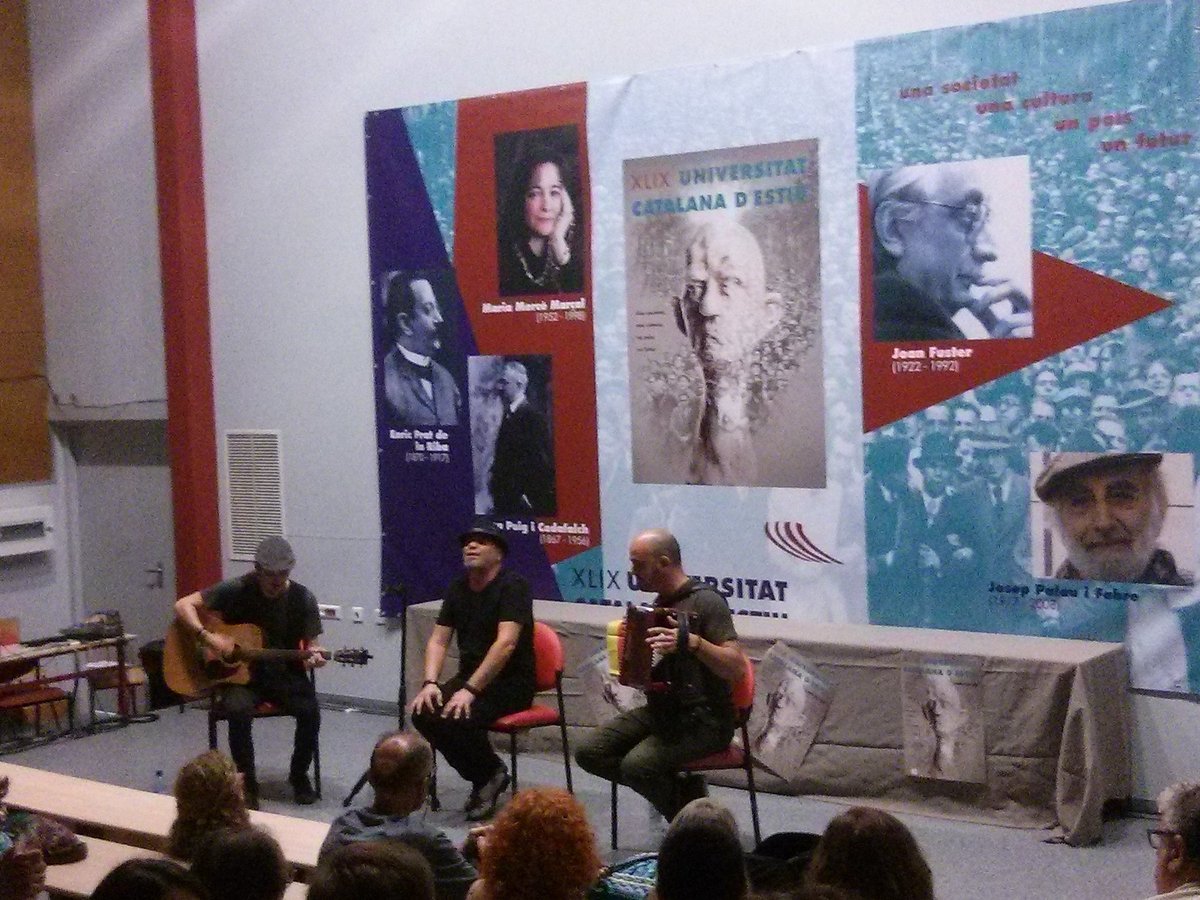 jaumemarles's tweet photo. Malgrat la pluja, gran concert de #projectemut @UCE_CAT https://t.co/T7BJv2gJx9