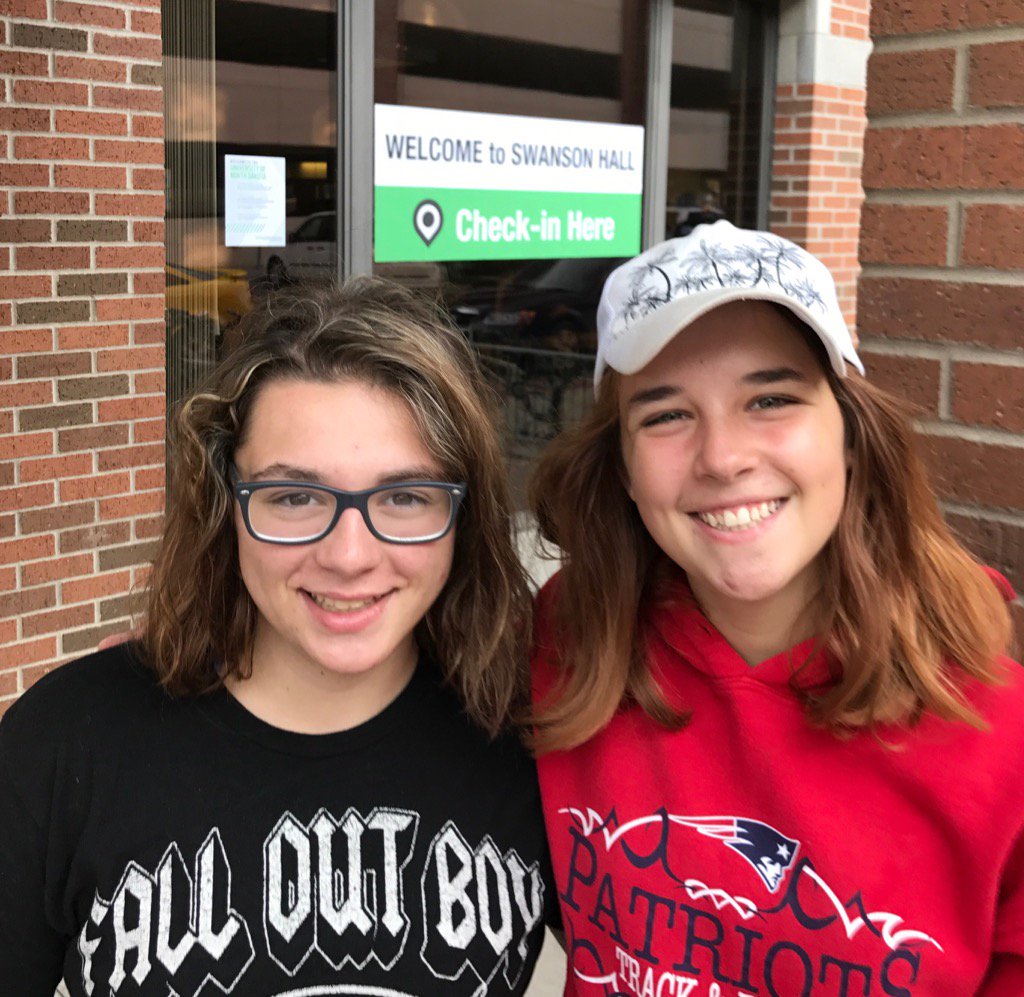 drjeffreypowell's tweet image. .@MaxxiePowers starts year 2 at #myUND this week. Moved into #ResHall today. Lifelong friend @madisond97 helping out.